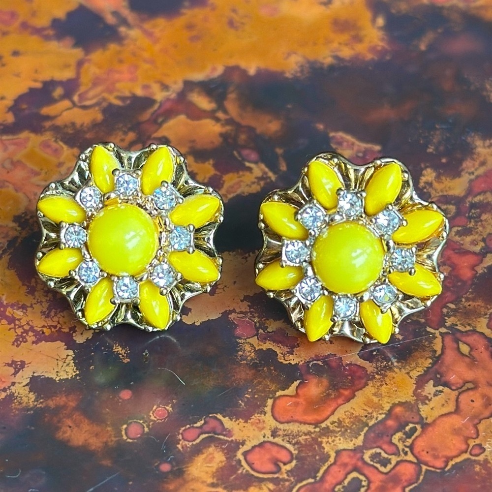 J Crew Vintage Flower Yellow Enamel Stone Bead CZ Gem Stud Gold Plated Earrings